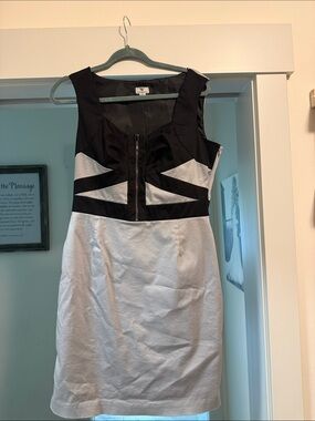 W by Worth Black & Silver Geometric Sheath Dress